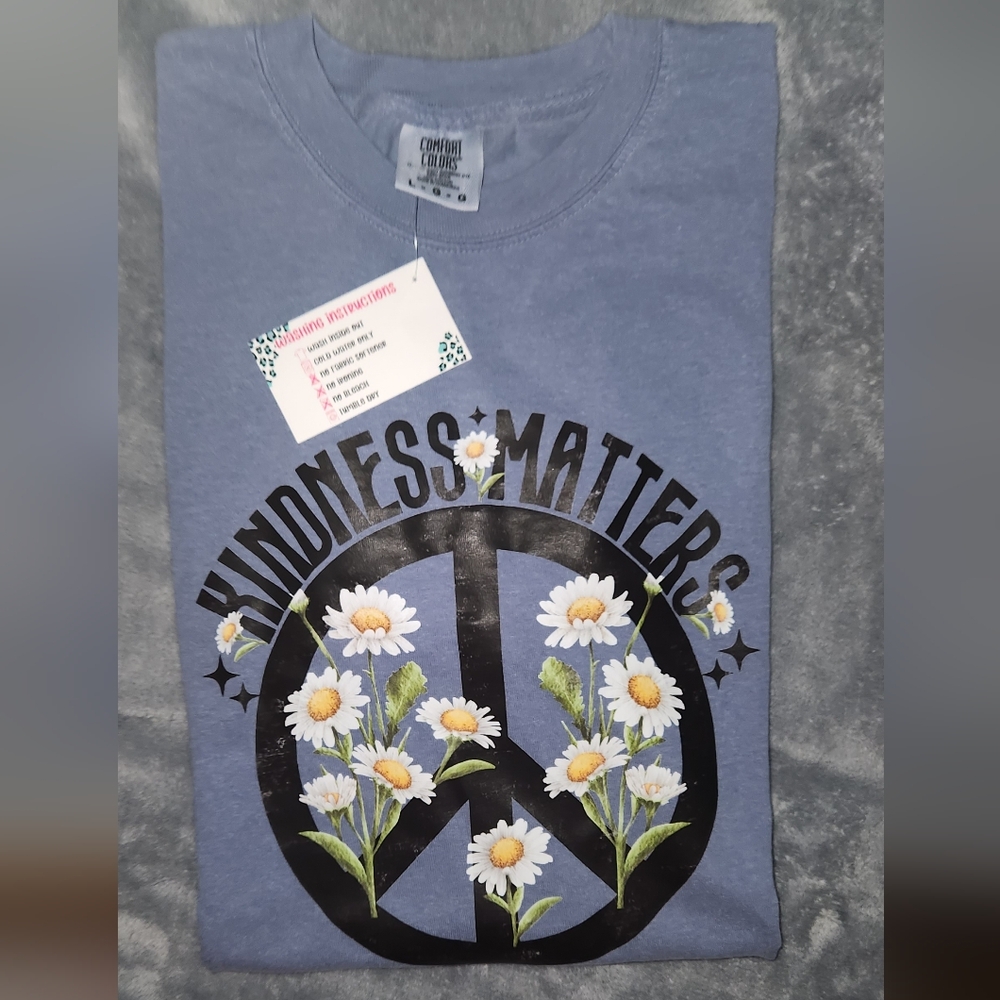 Kindness Matters Peace Sign with Daisy